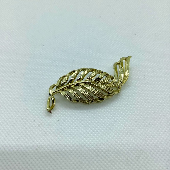 Signed Coro Leaf / Feather Brooch - Picture 5 of 5